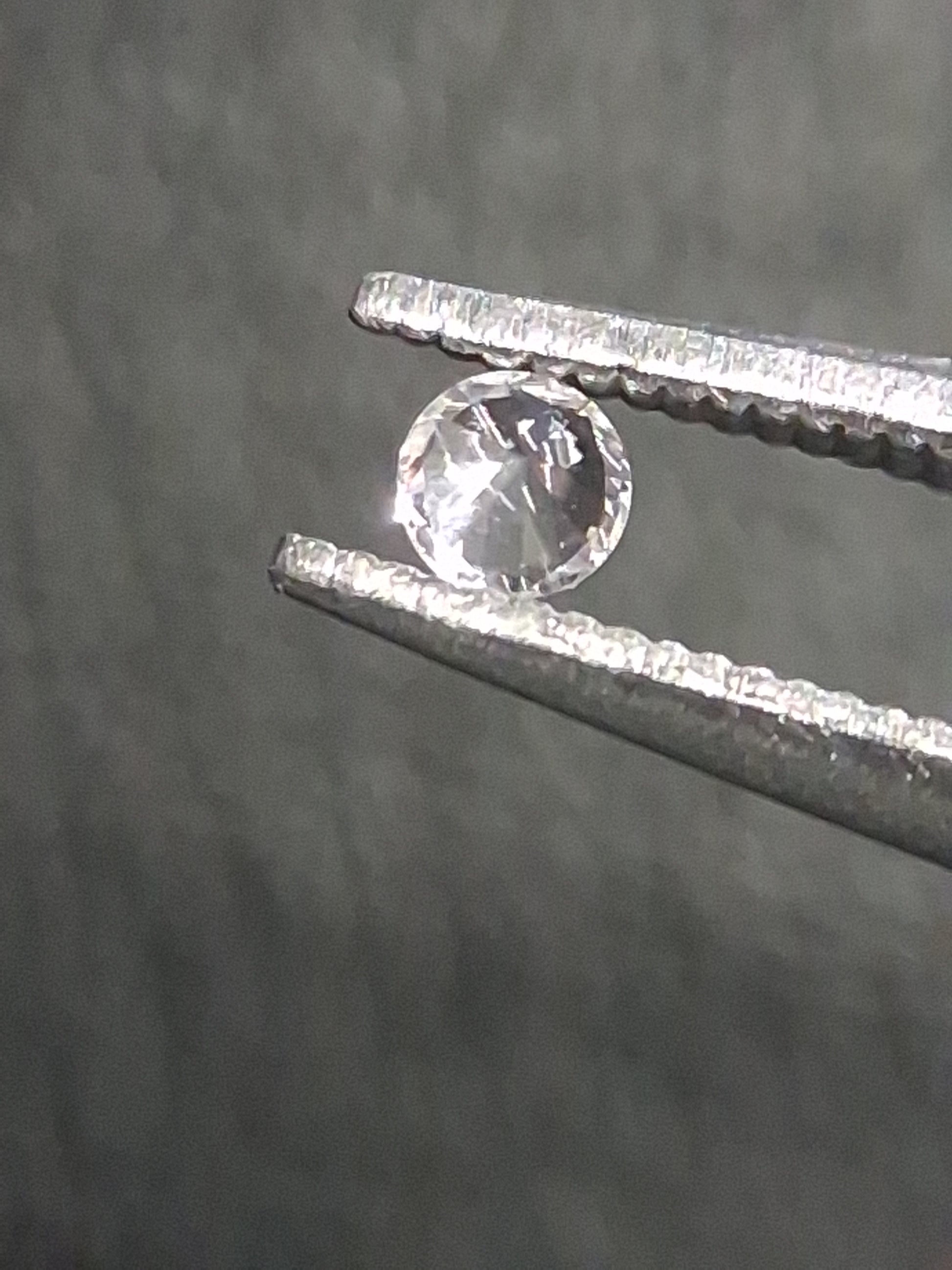 Natural White Sapphire - 0.048 ct -2 mm Round cut - heated - Africa - Natural Gems Belgium