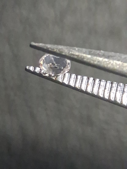 Natural White Sapphire - 0.048 ct -2 mm Round cut - heated - Africa - Natural Gems Belgium