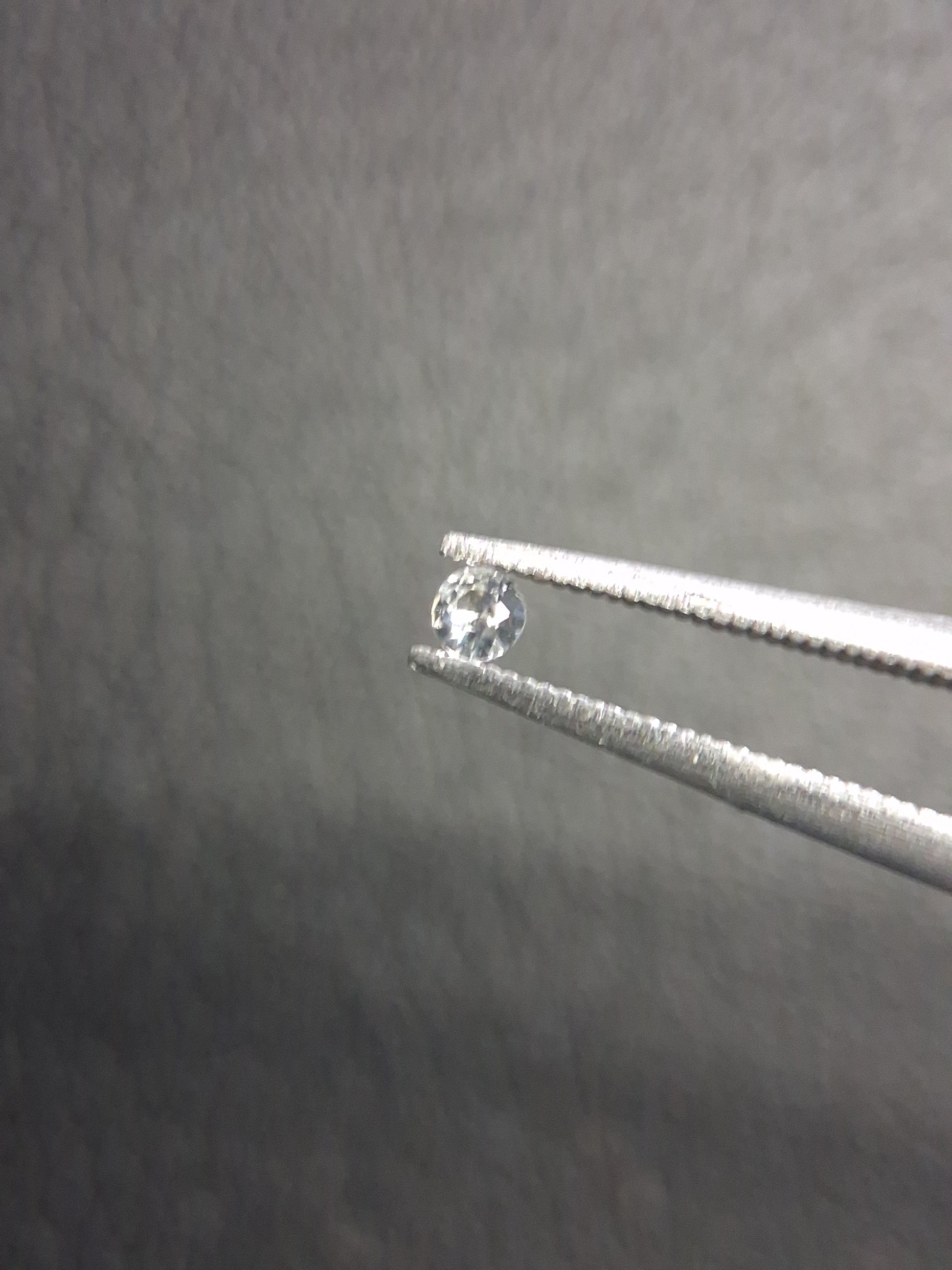 Natural White Sapphire - 0.046 ct -2 mm Round cut - heated - Africa - Natural Gems Belgium
