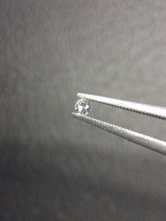 Natural White Sapphire - 0.046 ct -2 mm Round cut - heated - Africa - Natural Gems Belgium