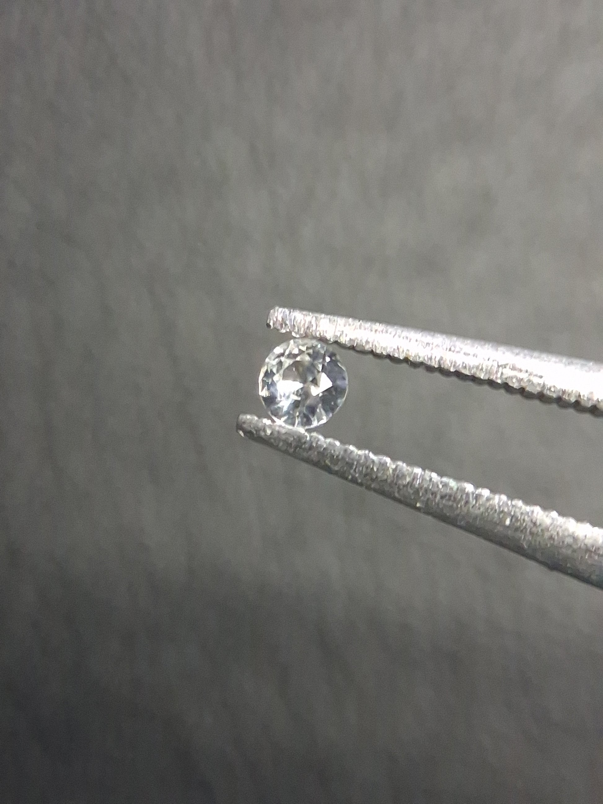 Natural White Sapphire - 0.046 ct -2 mm Round cut - heated - Africa - Natural Gems Belgium