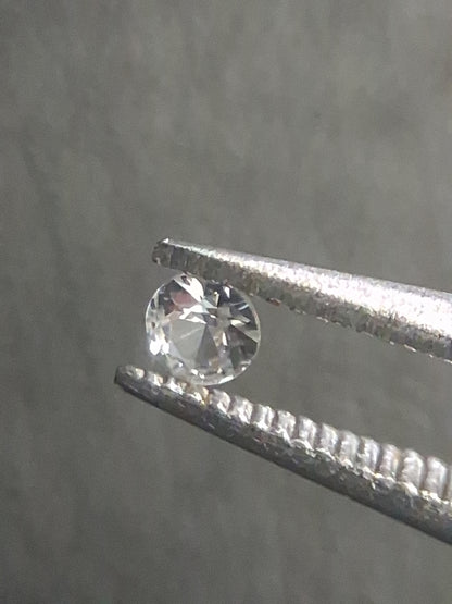 Natural White Sapphire - 0.046 ct -2 mm Round cut - heated - Africa - Natural Gems Belgium
