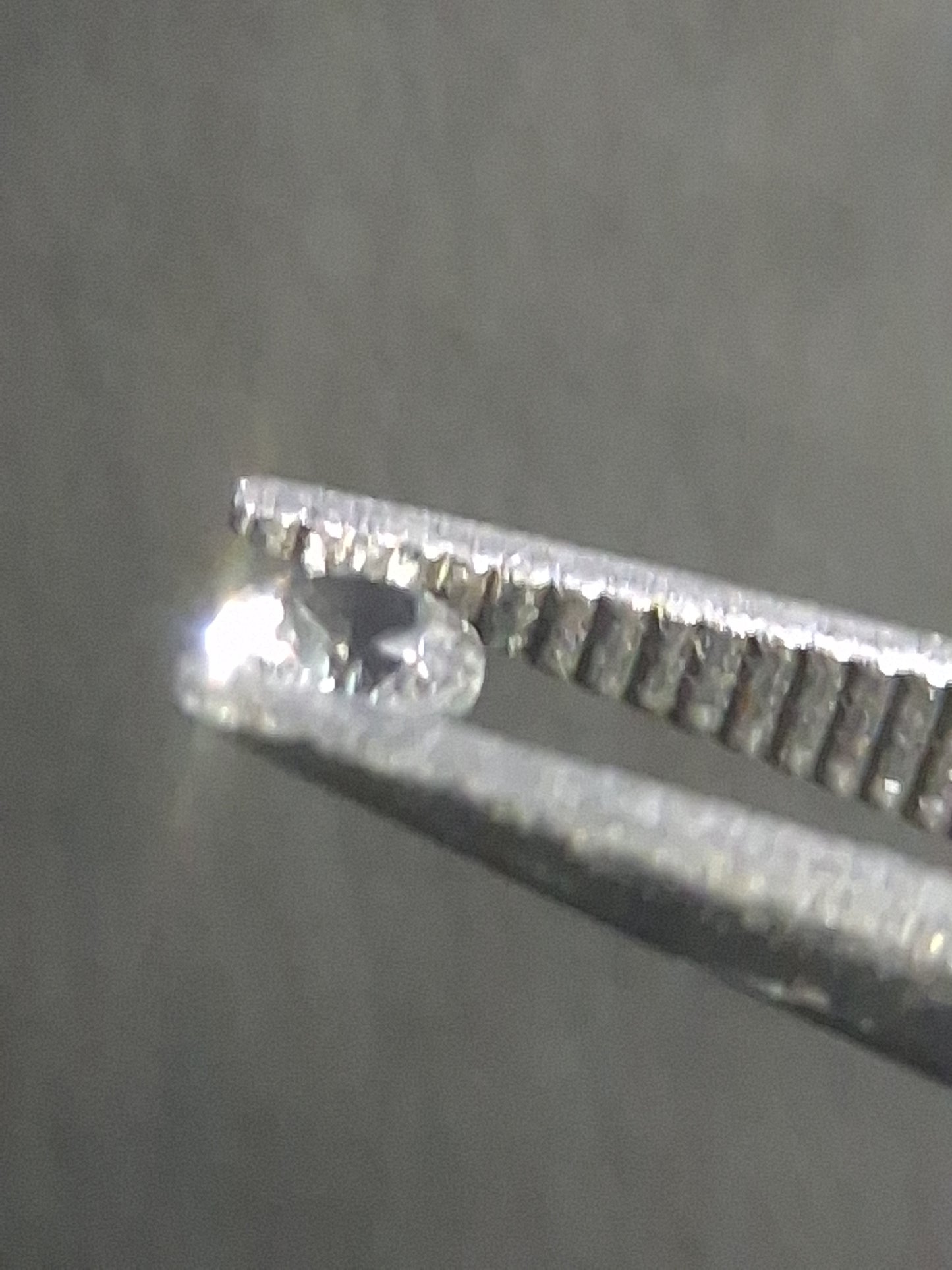 Natural White Sapphire - 0.046 ct -2 mm Round cut - heated - Africa - Natural Gems Belgium
