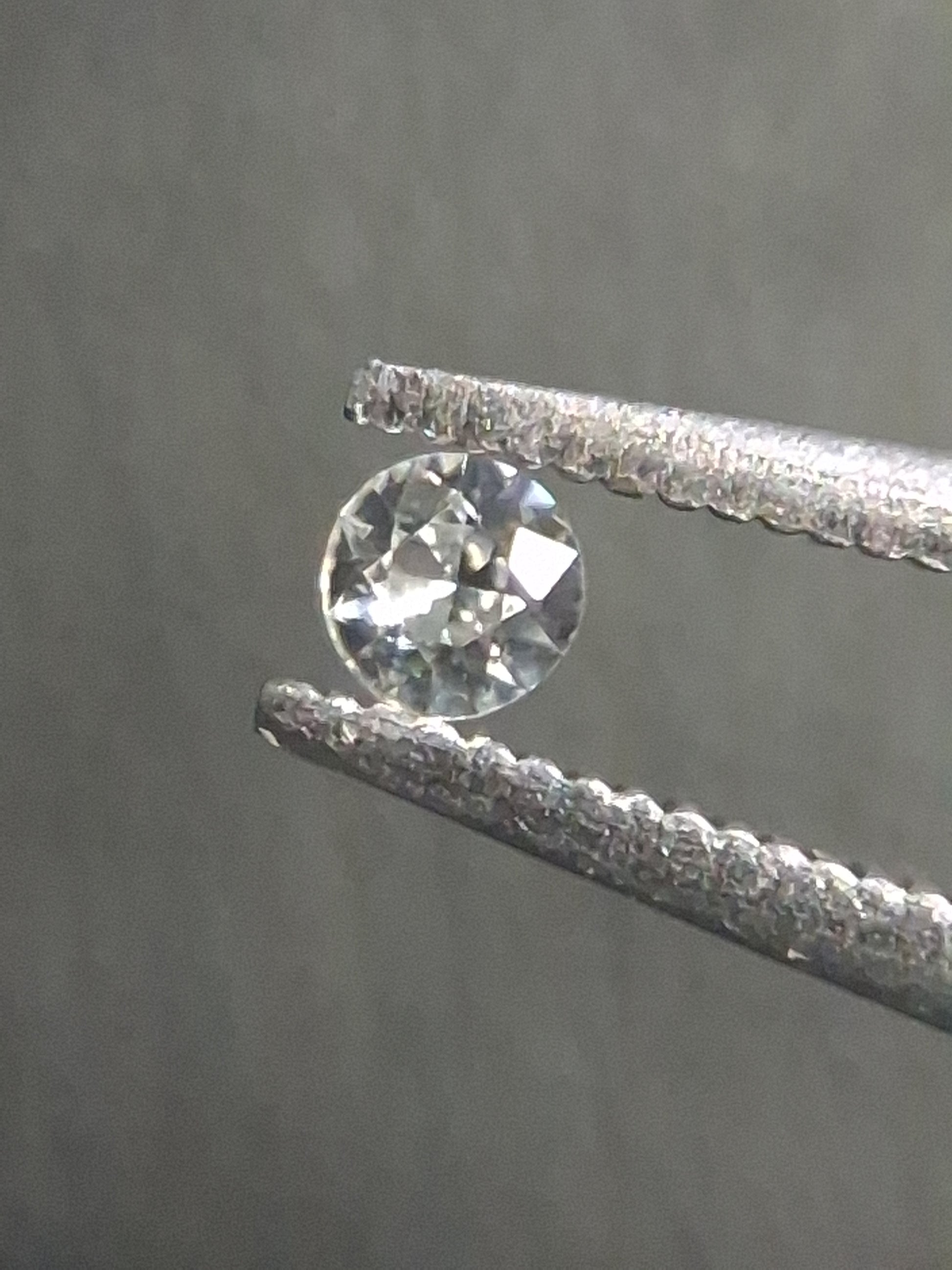 Natural White Sapphire - 0.046 ct -2 mm Round cut - heated - Africa - Natural Gems Belgium