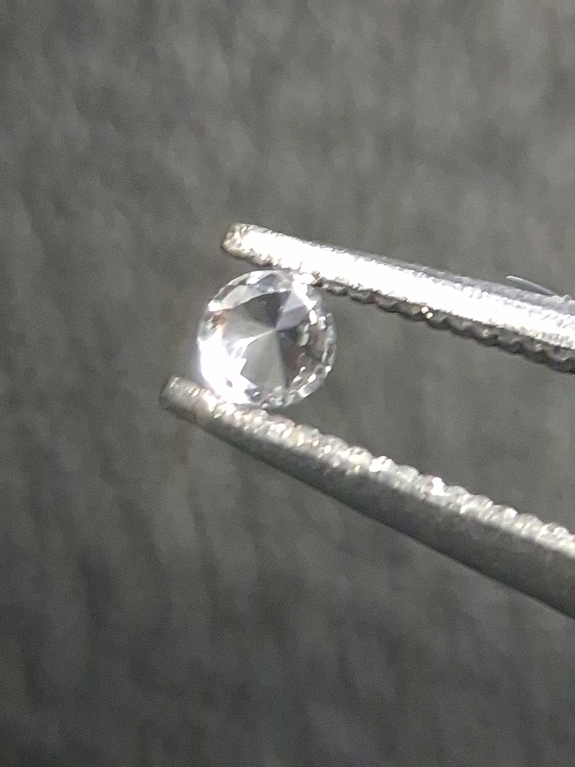 Natural White Sapphire - 0.046 ct -2 mm Round cut - heated - Africa - Natural Gems Belgium