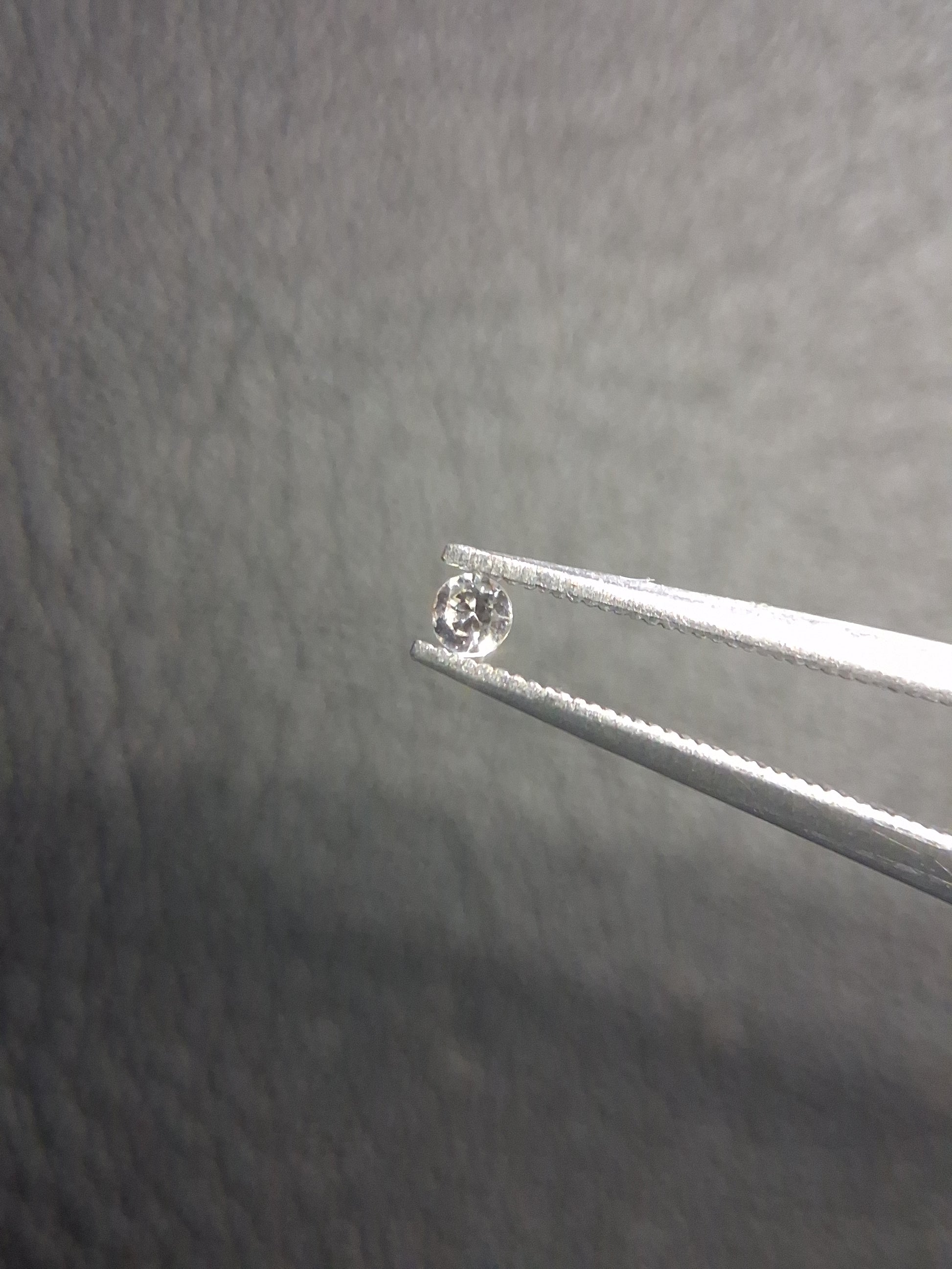 Natural White Sapphire - 0.047 ct -2 mm Round cut - heated - Africa - Natural Gems Belgium