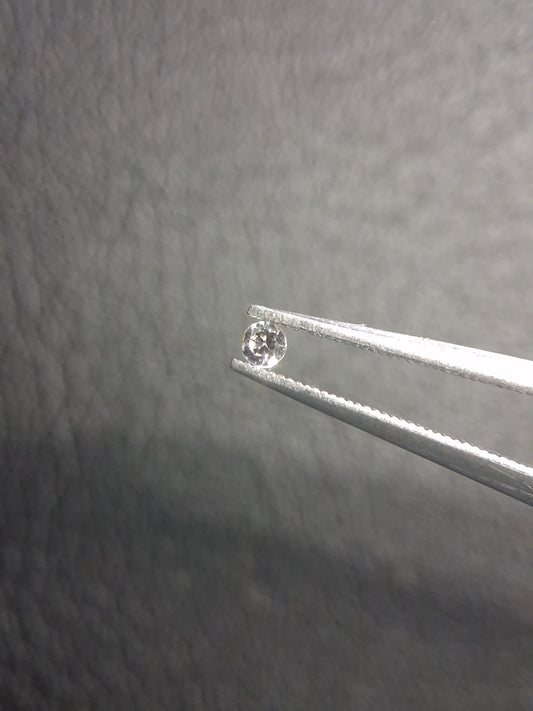 Natural White Sapphire - 0.047 ct -2 mm Round cut - heated - Africa - Natural Gems Belgium
