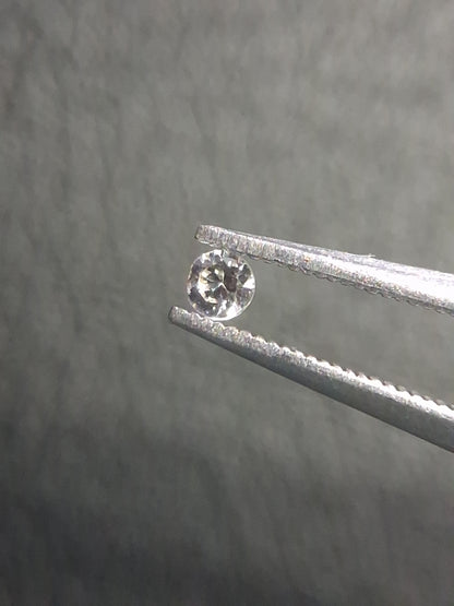 Natural White Sapphire - 0.047 ct -2 mm Round cut - heated - Africa - Natural Gems Belgium