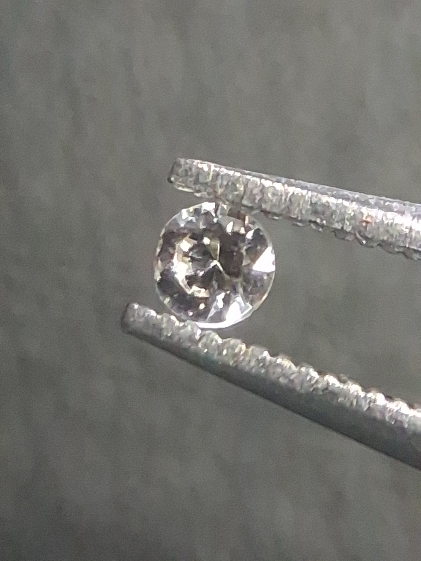Natural White Sapphire - 0.047 ct -2 mm Round cut - heated - Africa - Natural Gems Belgium