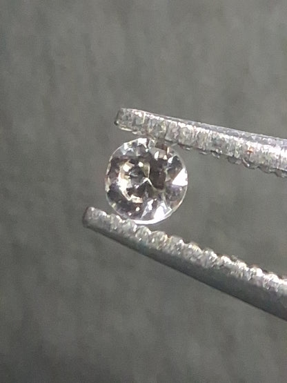 Natural White Sapphire - 0.047 ct -2 mm Round cut - heated - Africa - Natural Gems Belgium