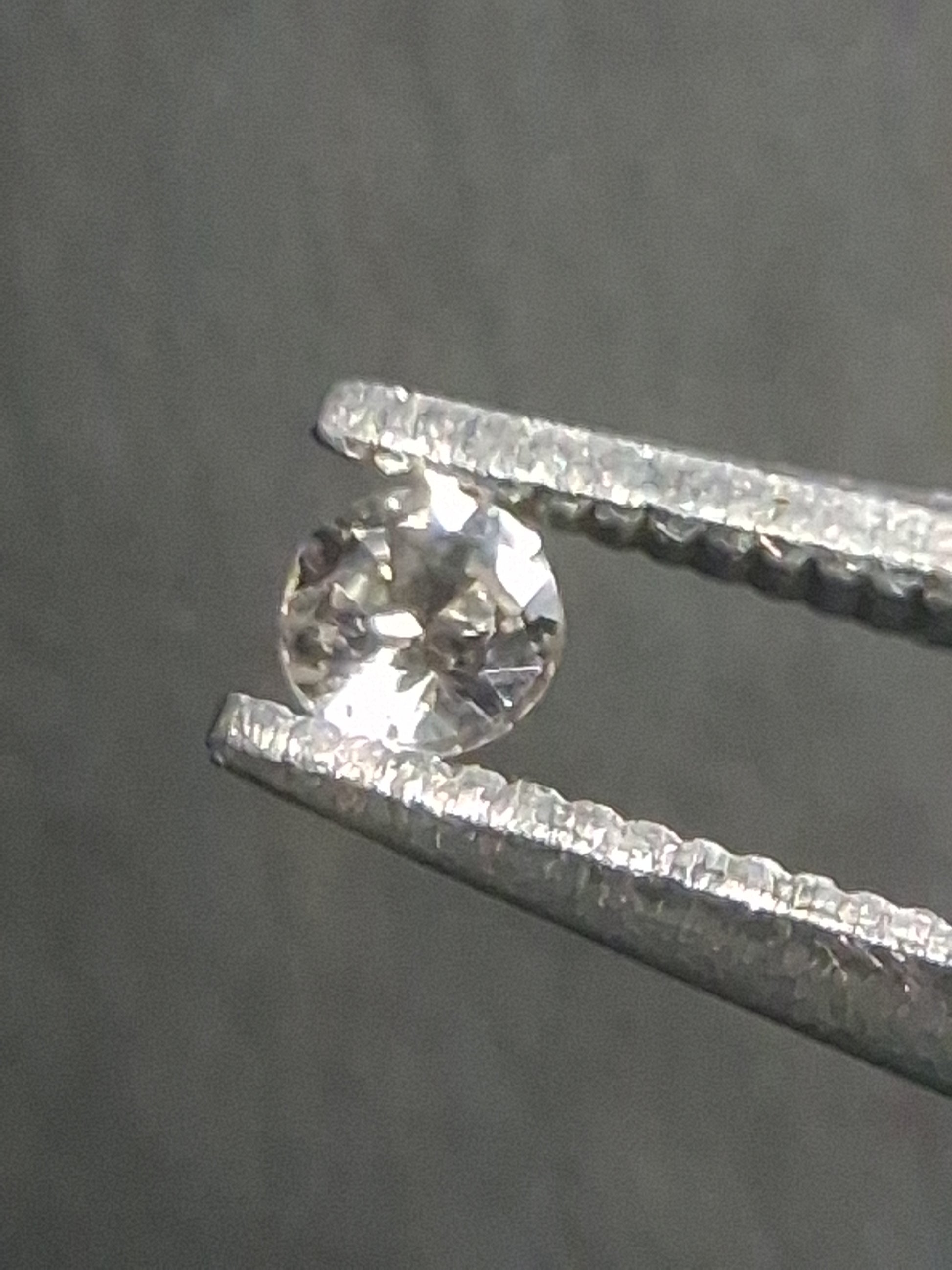 Natural White Sapphire - 0.047 ct -2 mm Round cut - heated - Africa - Natural Gems Belgium