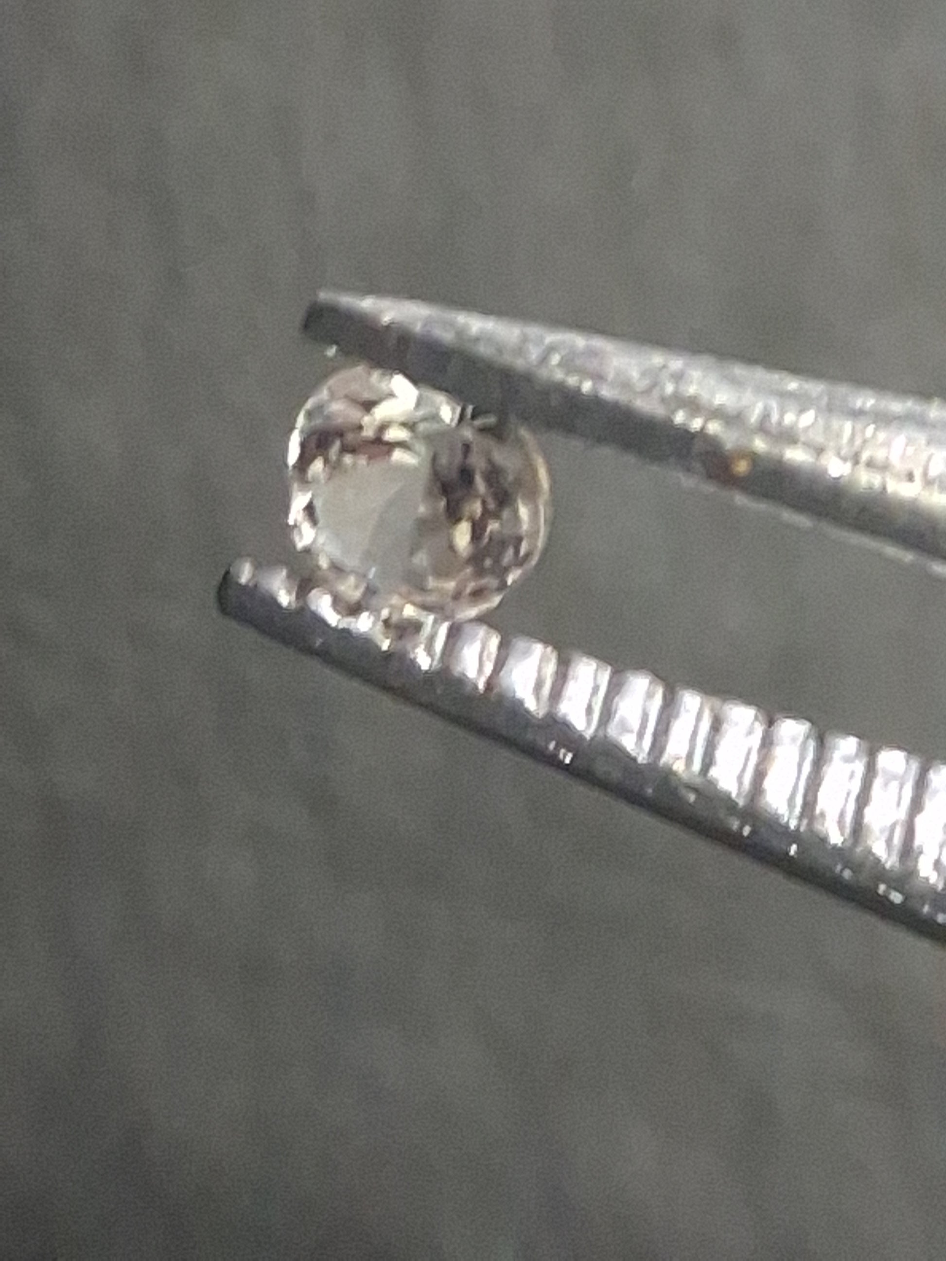 Natural White Sapphire - 0.047 ct -2 mm Round cut - heated - Africa - Natural Gems Belgium