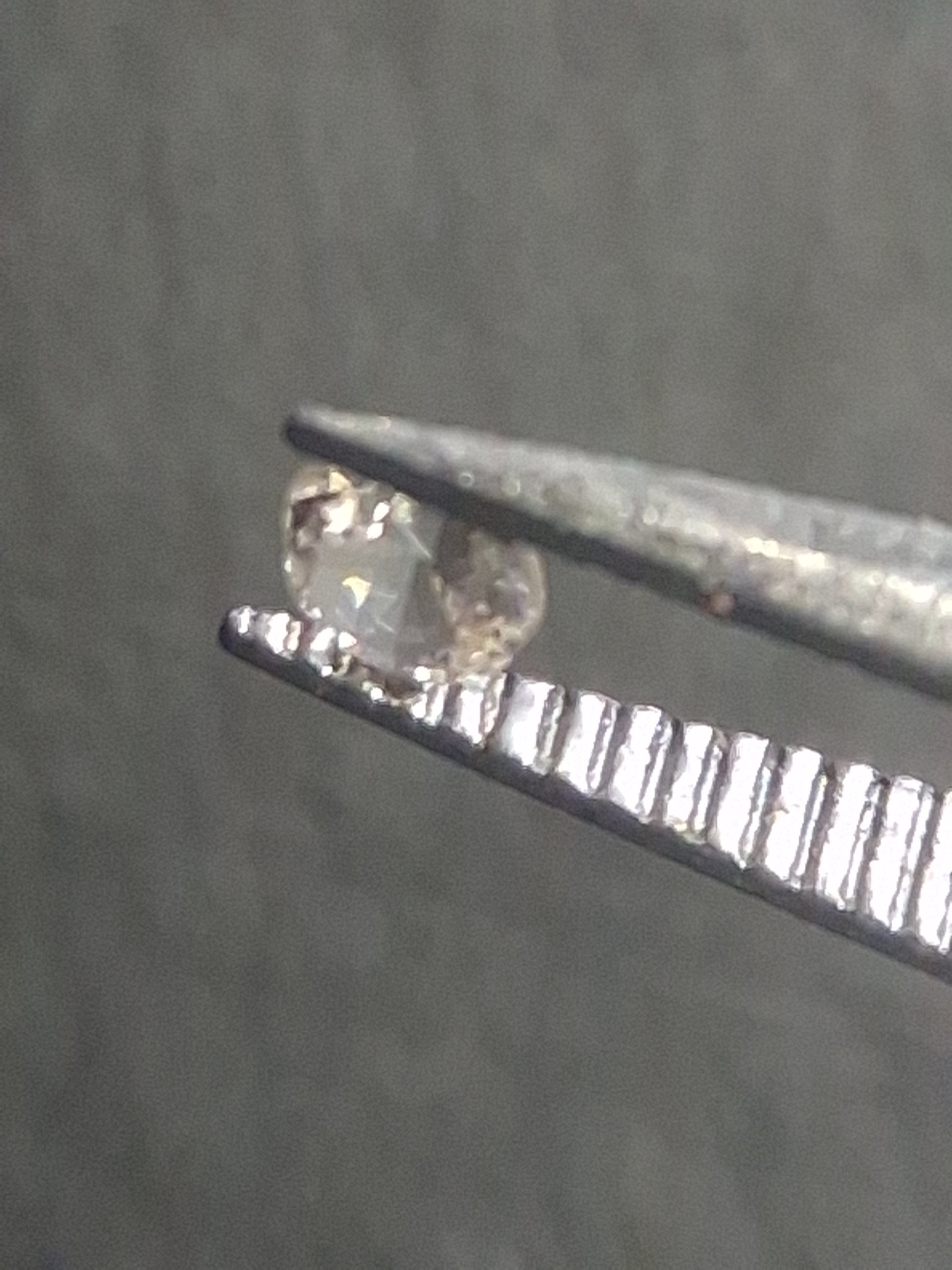 Natural White Sapphire - 0.047 ct -2 mm Round cut - heated - Africa - Natural Gems Belgium