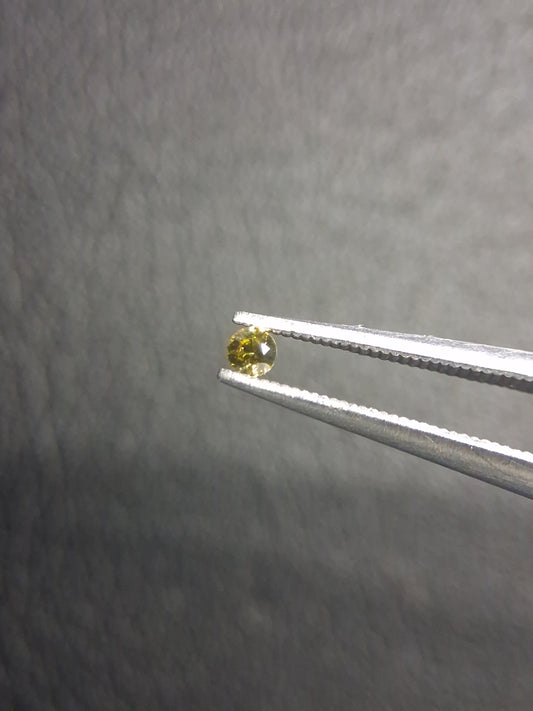 Natural Yellow Sapphire - 0.040 ct -2 mm Round cut - heated - Africa - Natural Gems Belgium