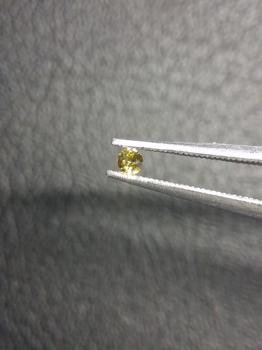 Natural Yellow Sapphire - 0.034 ct -2 mm Round cut - heated - Africa - Natural Gems Belgium