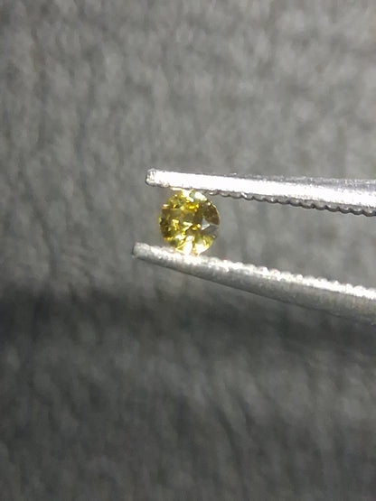 Natural Yellow Sapphire - 0.034 ct -2 mm Round cut - heated - Africa - Natural Gems Belgium