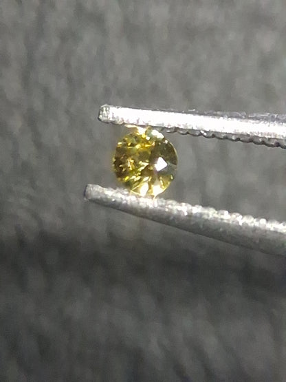 Natural Yellow Sapphire - 0.034 ct -2 mm Round cut - heated - Africa - Natural Gems Belgium