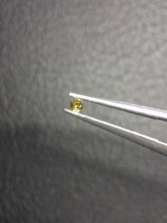 Natural Yellow Sapphire - 0.048 ct -2 mm Round cut - heated - Africa - Natural Gems Belgium
