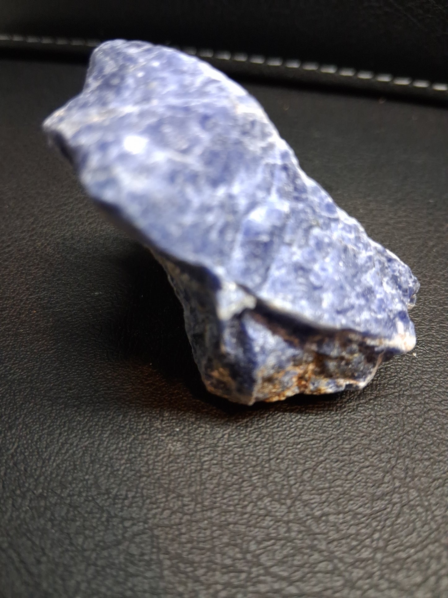 Natural Rough Sodalite Stone – Blue Raw Crystal Specimen – 39g – 4 x 3.5 cm - Natural Gems Belgium