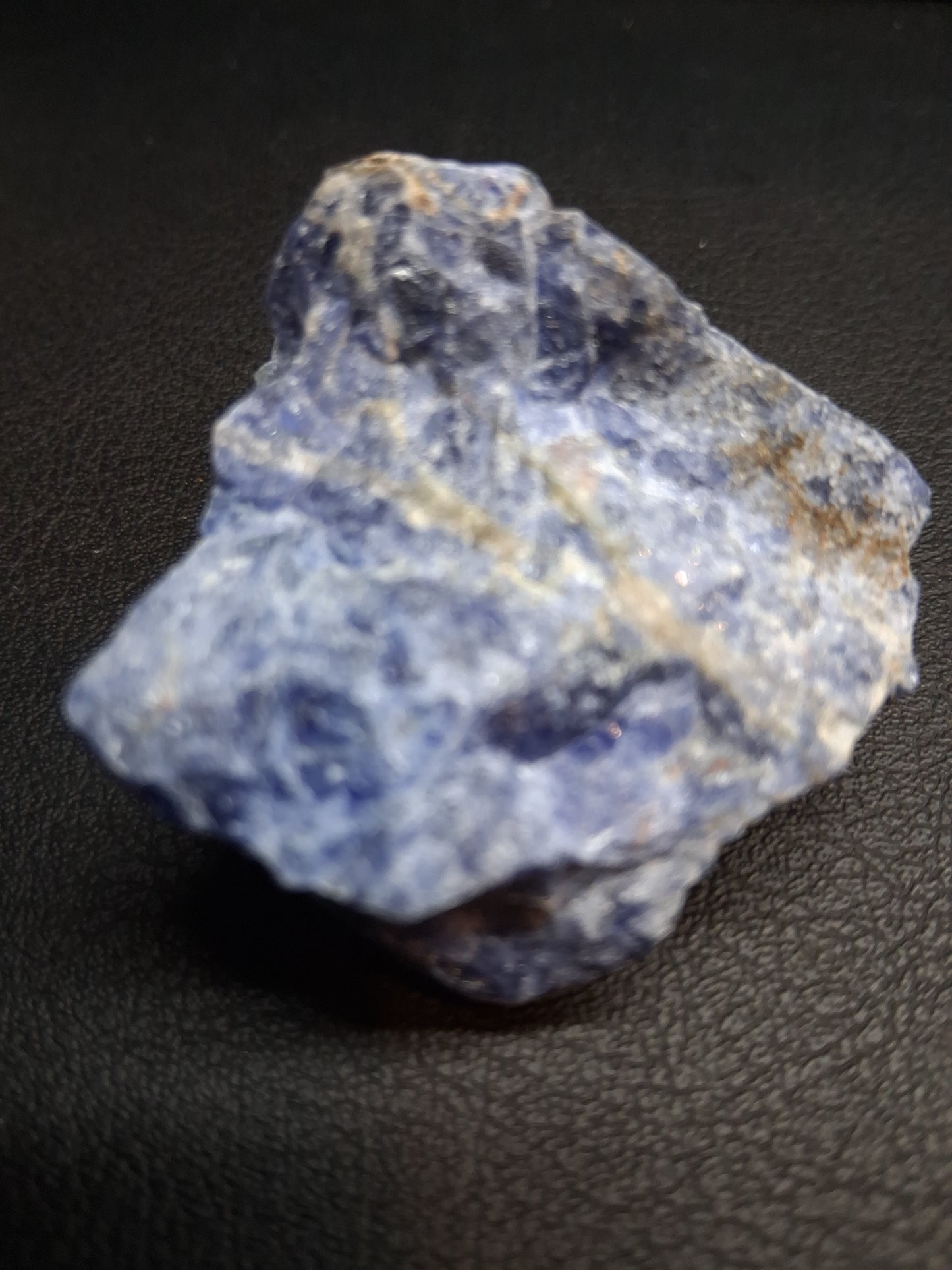 Natural Rough Sodalite Stone – Blue Raw Crystal Specimen – 39g – 4 x 3.5 cm - Natural Gems Belgium