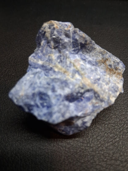 Natural Rough Sodalite Stone – Blue Raw Crystal Specimen – 39g – 4 x 3.5 cm - Natural Gems Belgium