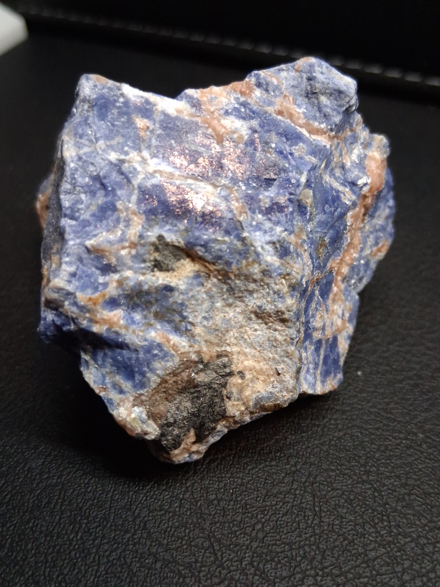 Natural Raw Sodalite Stone – Deep Blue Rough Sodalite Crystal – 72 g – 4.5 x 4 cm - Natural Gems Belgium