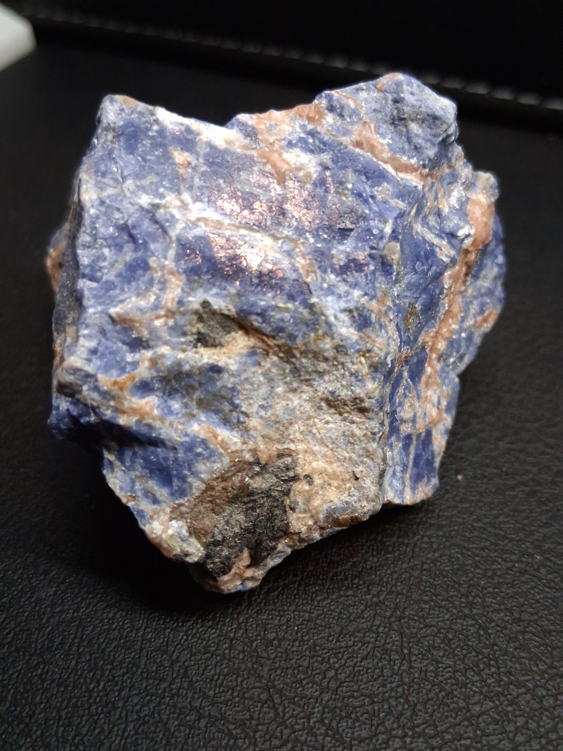 Natural Raw Sodalite Stone – Deep Blue Rough Sodalite Crystal – 72 g – 4.5 x 4 cm - Natural Gems Belgium