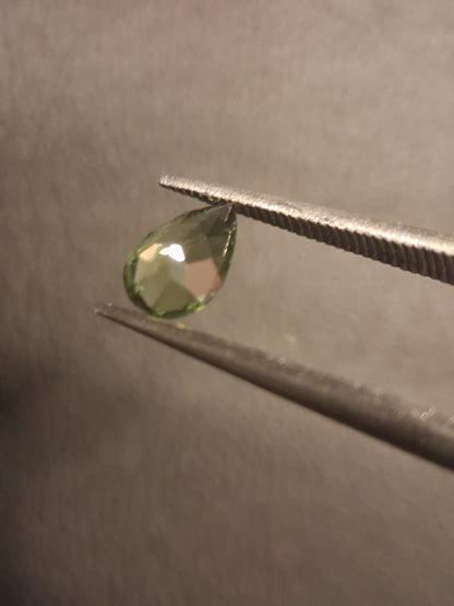 Natural Green Apatite - pear faceted - 0.415 ct - loose gemstone