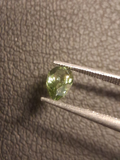 Natural Green Apatite - pear faceted - 0.413 ct - loose gemstone