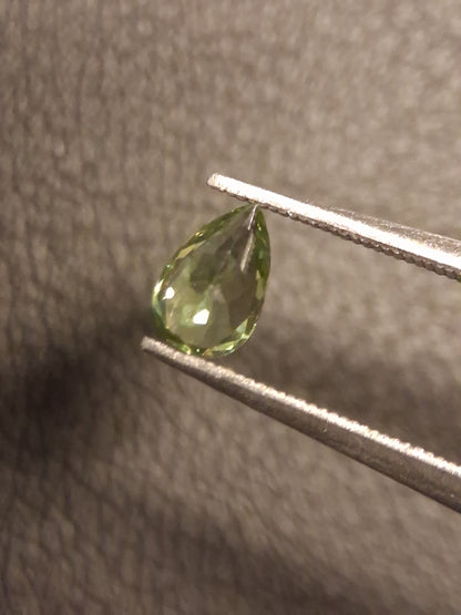 Natural Green Apatite - pear faceted - 0.413 ct - loose gemstone