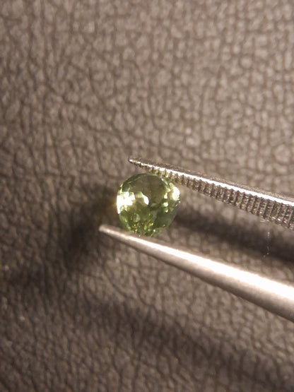 Natural Green Apatite - pear faceted - 0.418 ct - loose gemstone