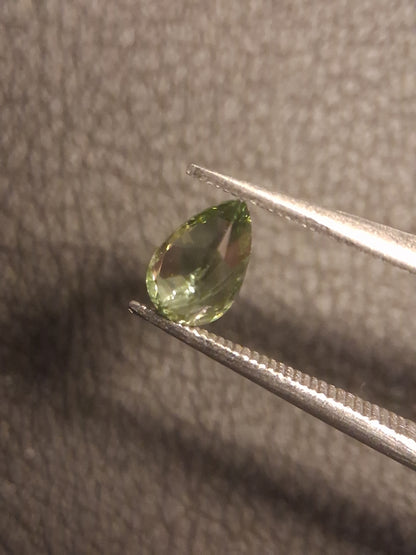 Natural Green Apatite - pear faceted - 0.418 ct - loose gemstone