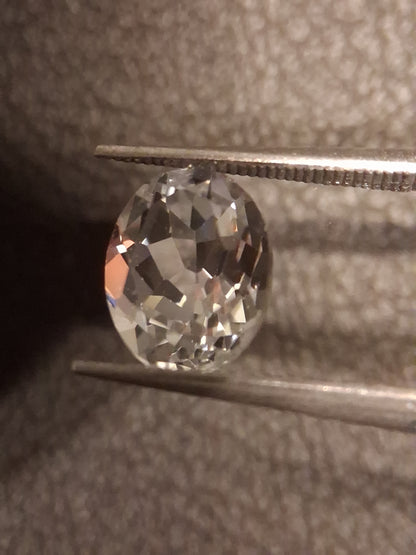 Natural White Topaz - oval faceted - 2.540 ct