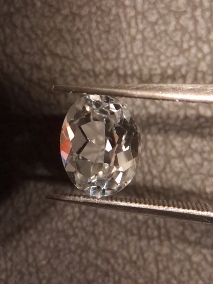 Natural White Topaz - oval faceted - 2.540 ct
