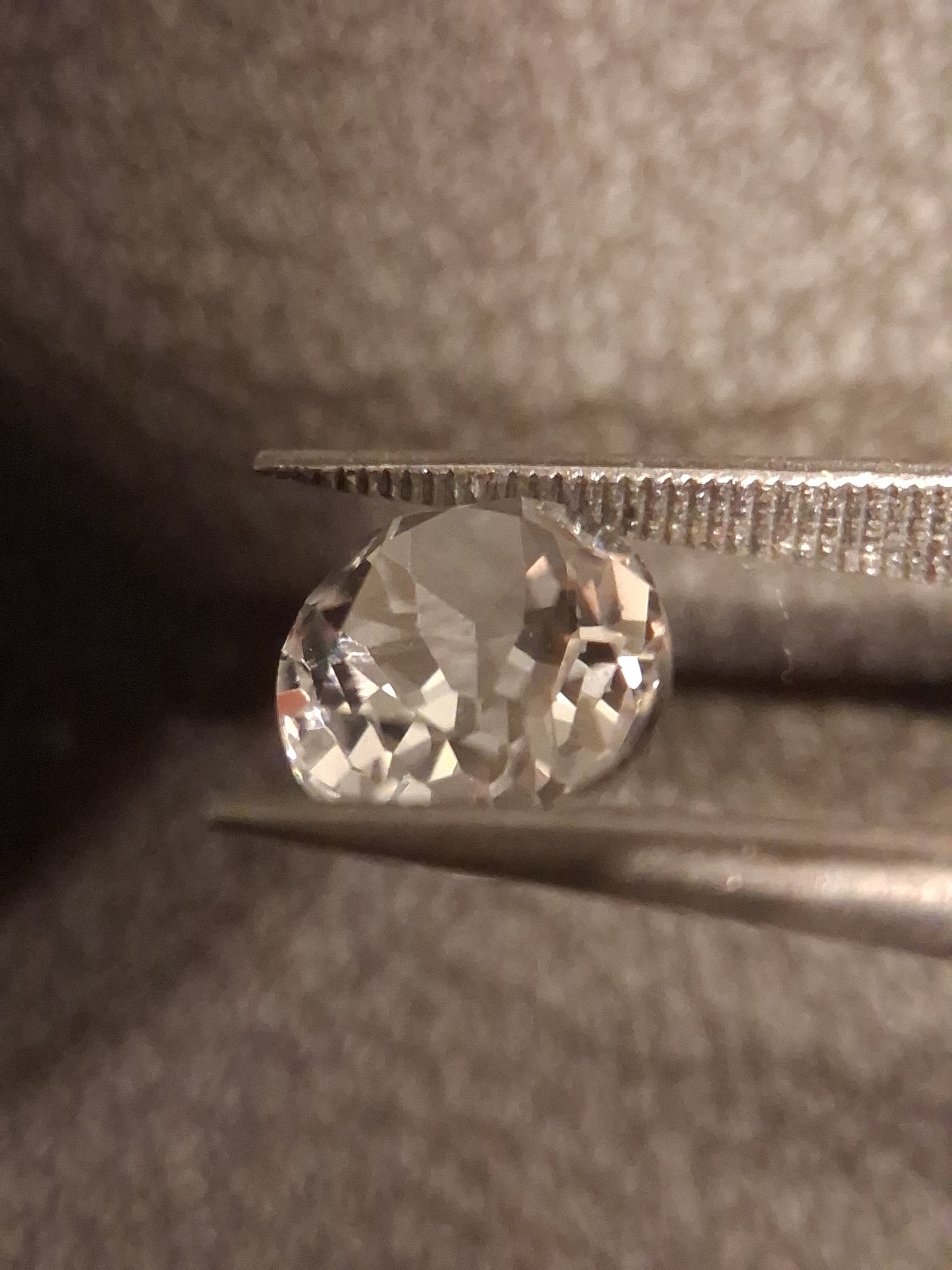 Natural White Topaz - oval faceted - 2.540 ct