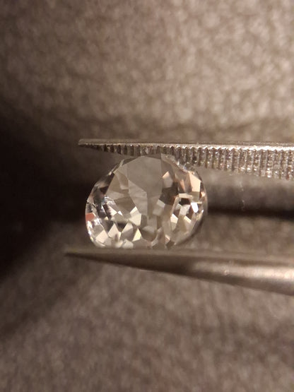 Natural White Topaz - oval faceted - 2.540 ct