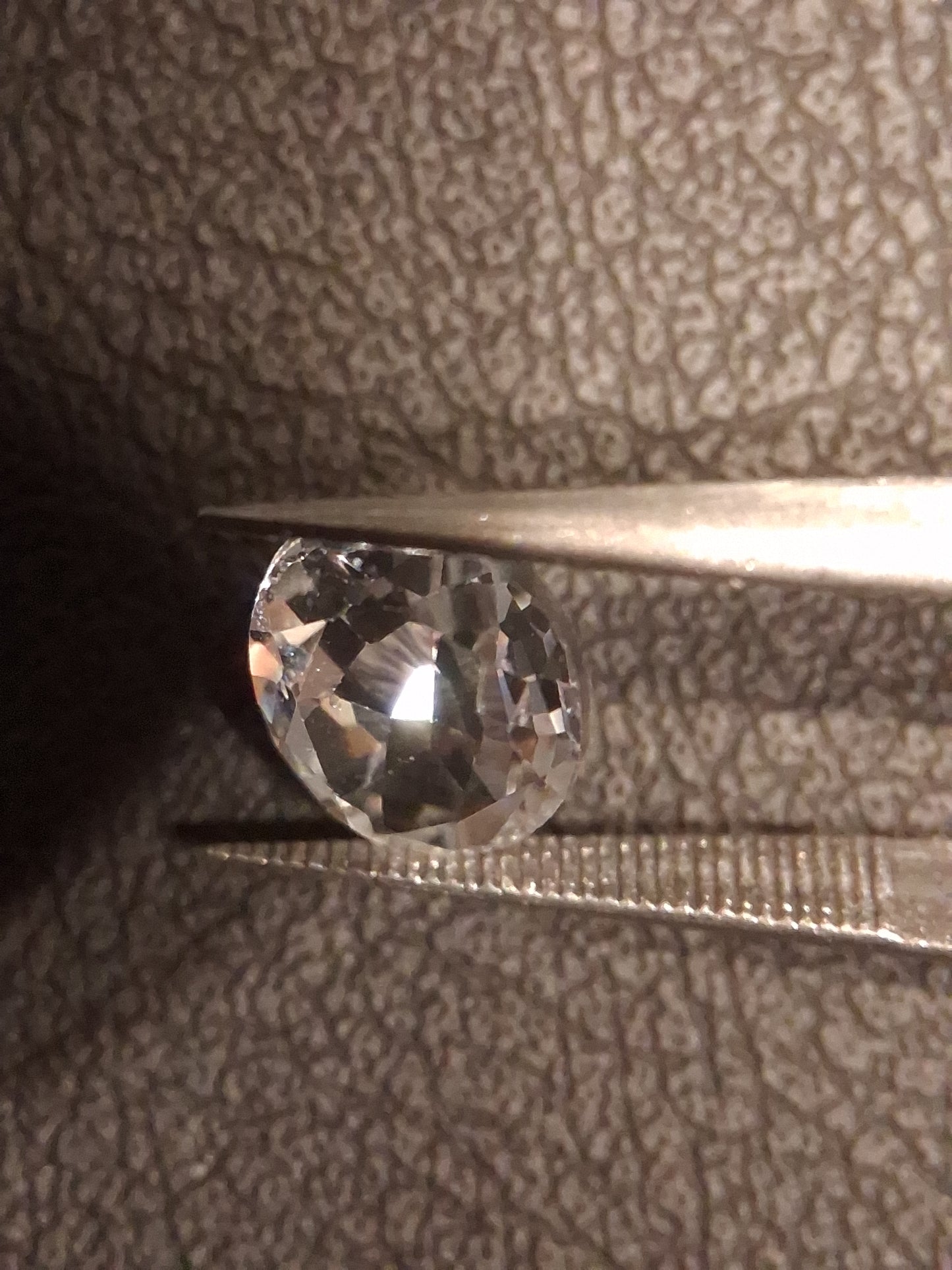 Natural White Topaz - oval faceted - 2.540 ct