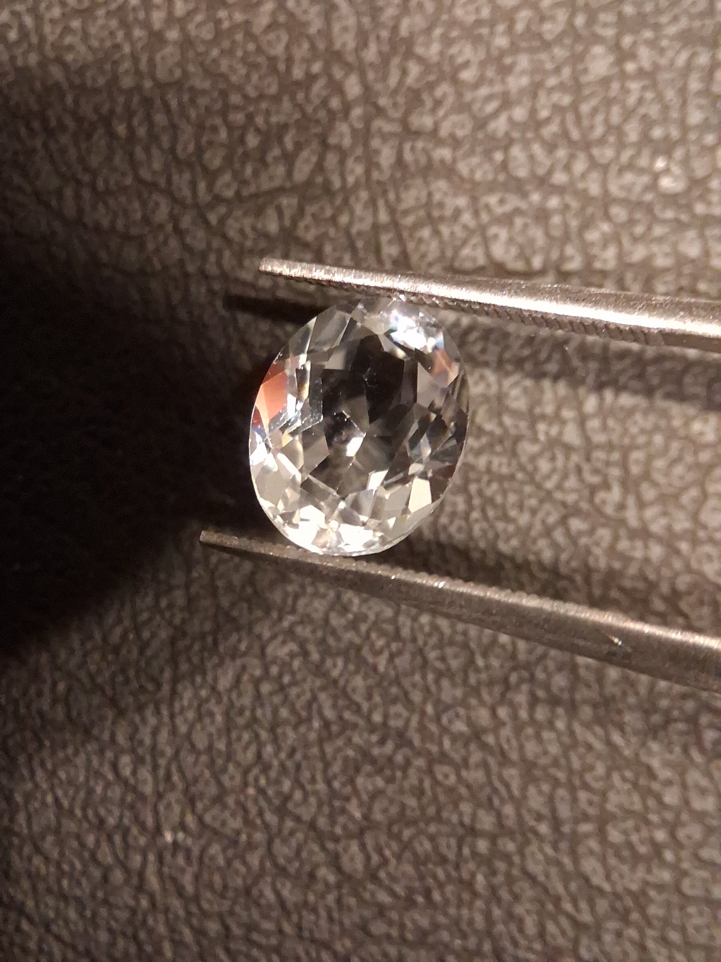 Natural White Topaz - oval faceted - 2.175 ct