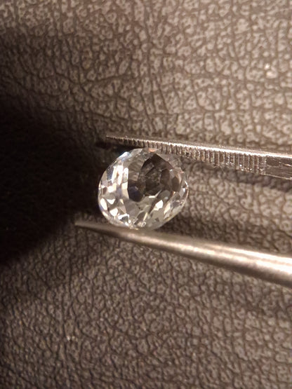 Natural White Topaz - oval faceted - 2.175 ct