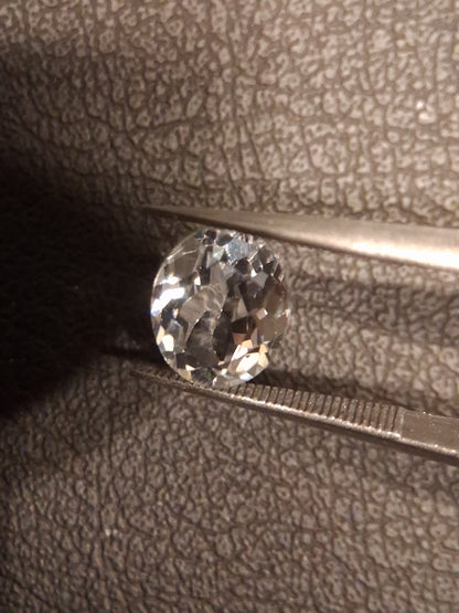 Natural White Topaz - oval faceted - 2.175 ct