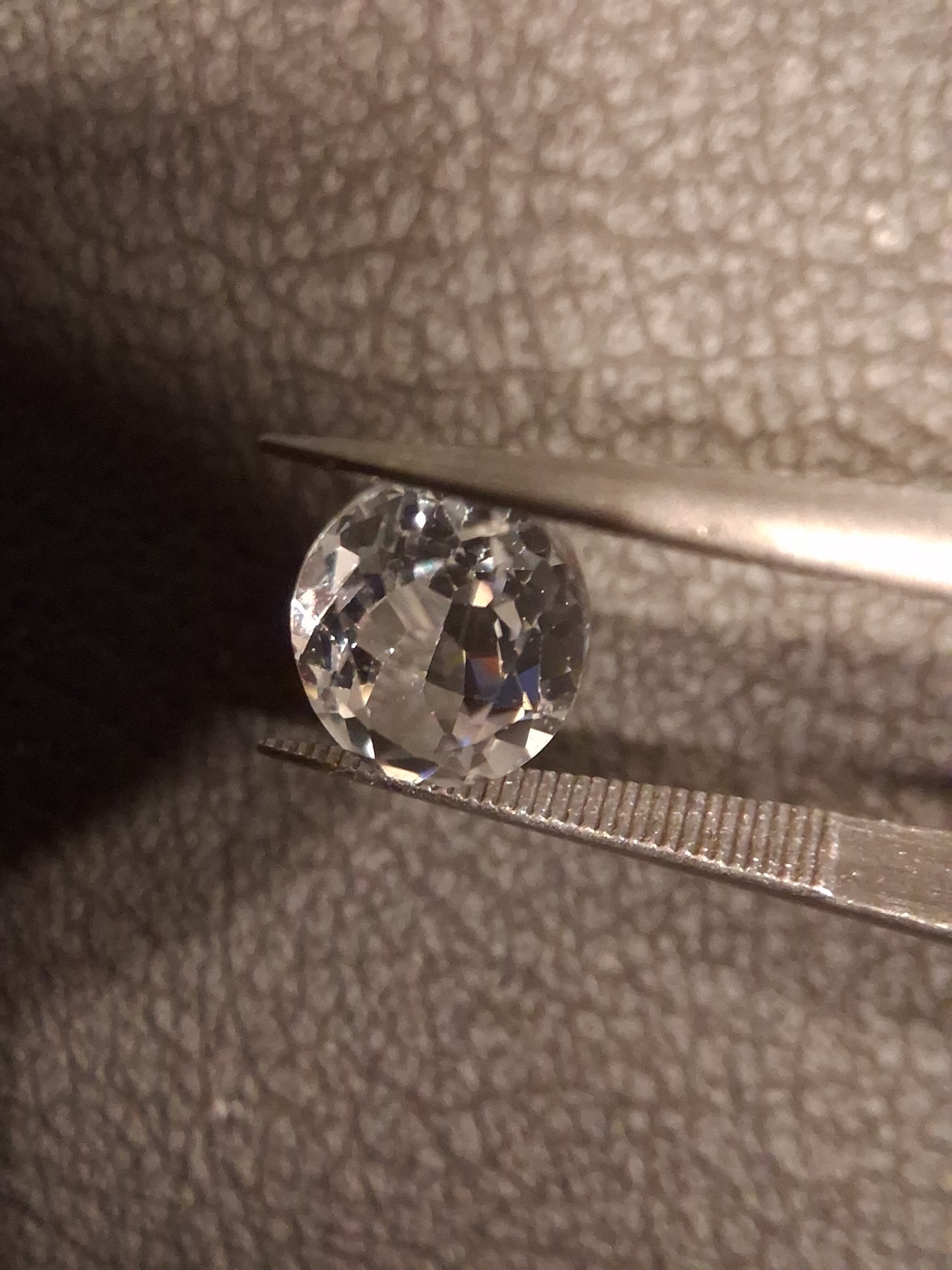 Natural White Topaz - oval faceted - 2.175 ct