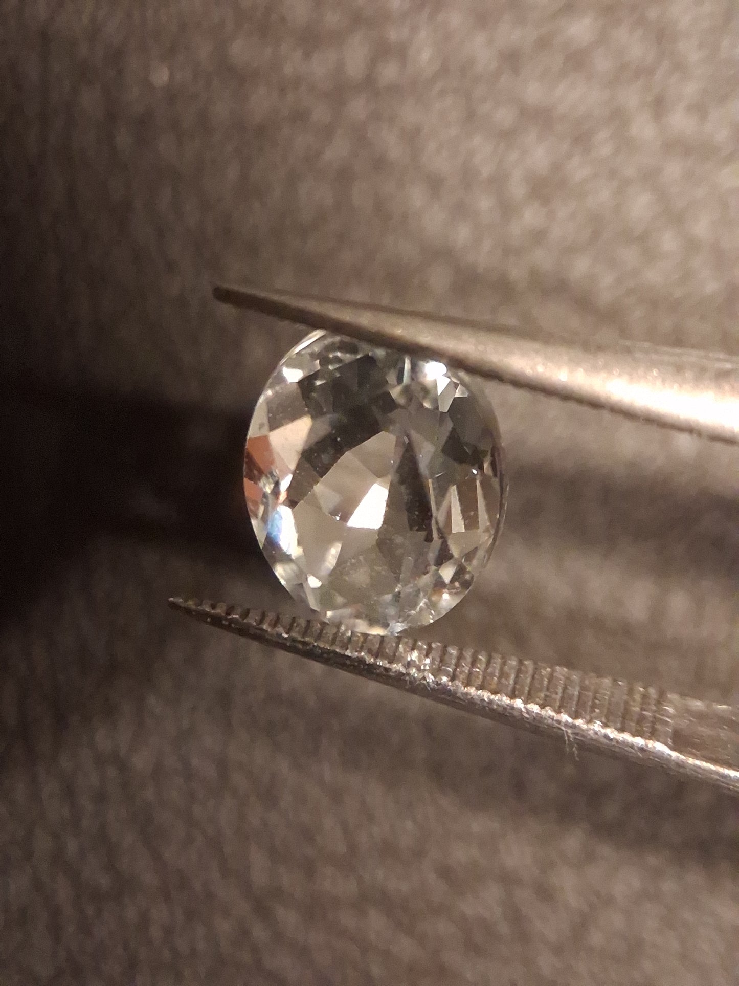 Natural White Topaz - oval faceted - 2.380 ct