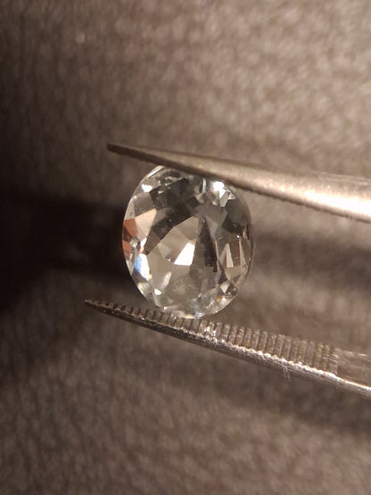 Natural White Topaz - oval faceted - 2.380 ct