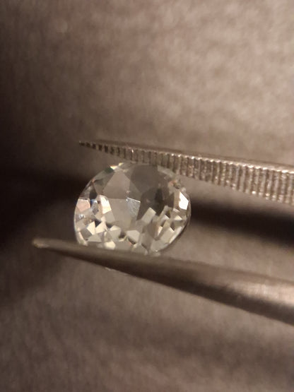 Natural White Topaz - oval faceted - 2.380 ct