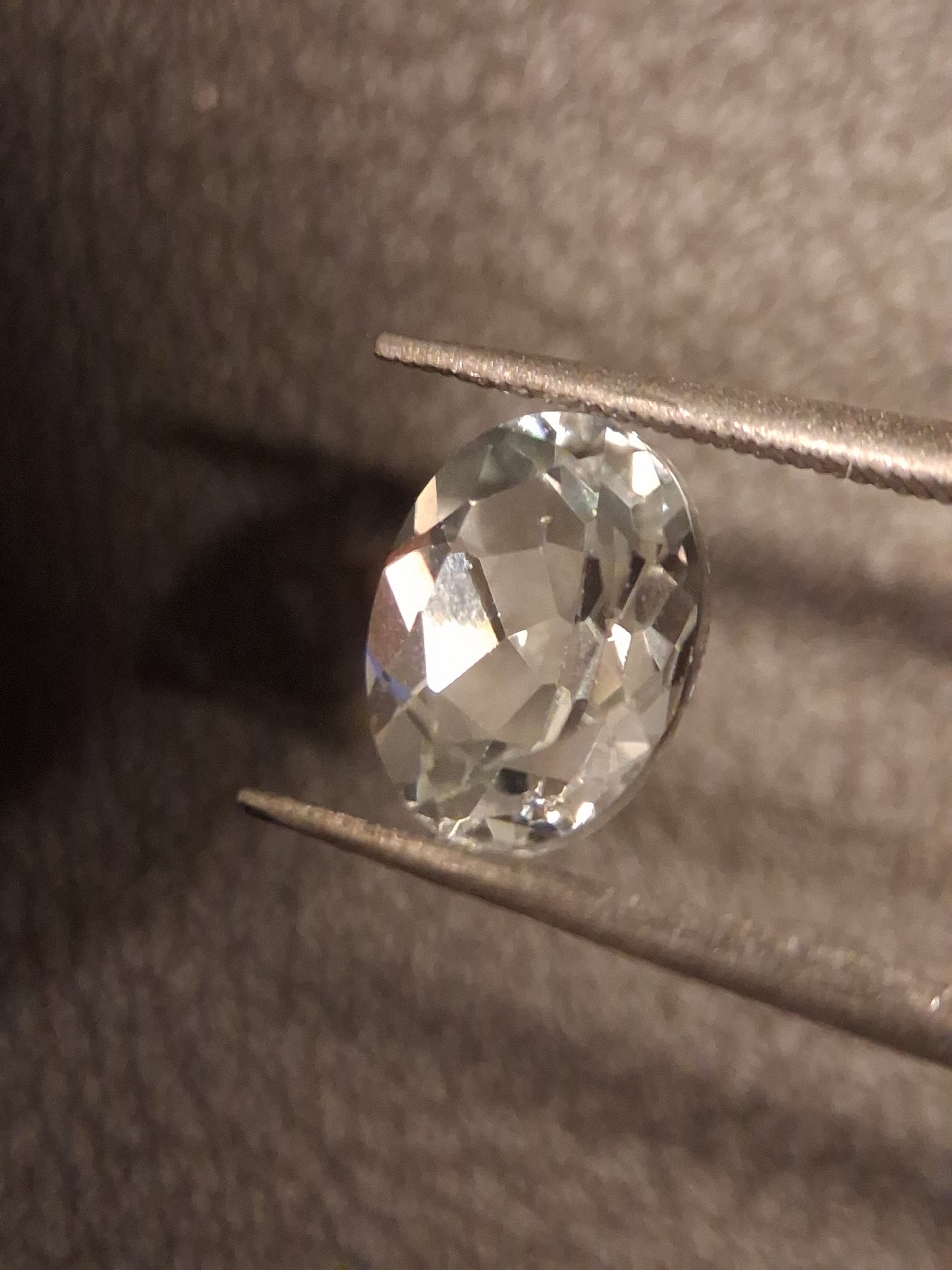 Natural White Topaz - oval faceted - 2.380 ct