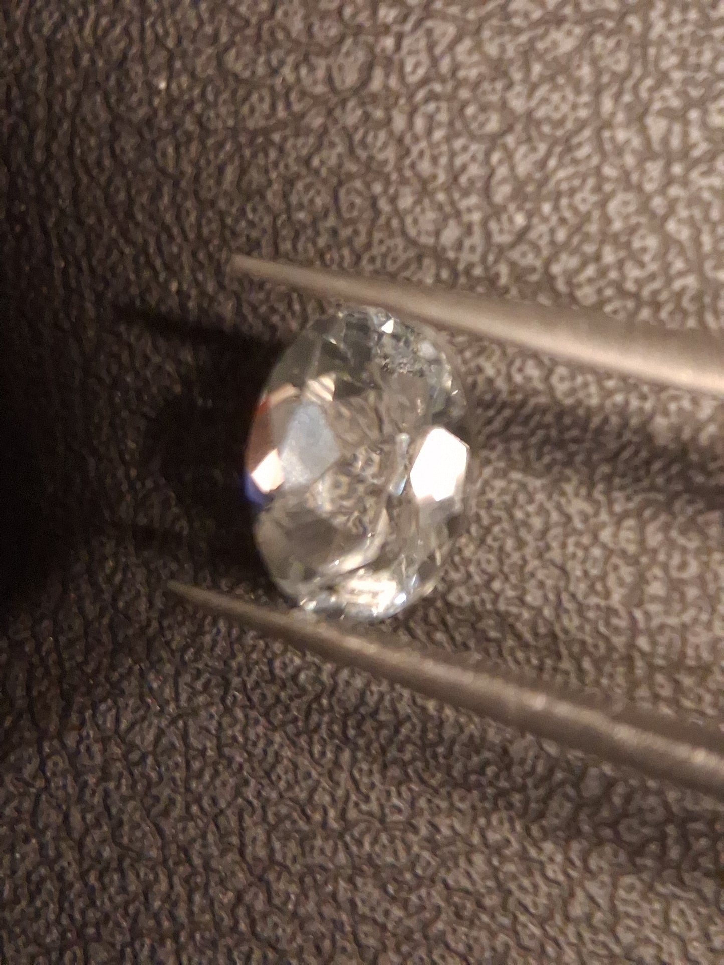 Natural White Topaz - oval faceted - 2.380 ct