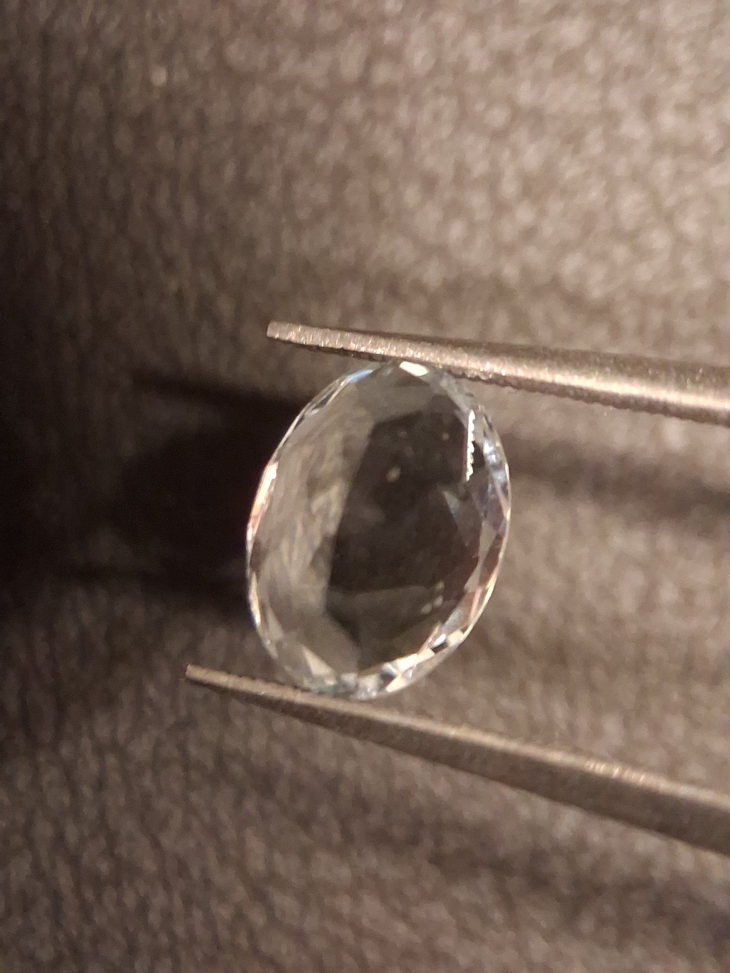 Natural White Topaz - oval faceted - 2.380 ct