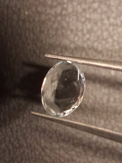 Natural White Topaz - oval faceted - 2.380 ct