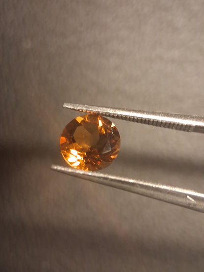 Gemma di Citrino Naturale – Taglio Rotondo Sfaccettato Giallo 6x6 mm | Pietra di Citrino Sciolta 0,740 ct