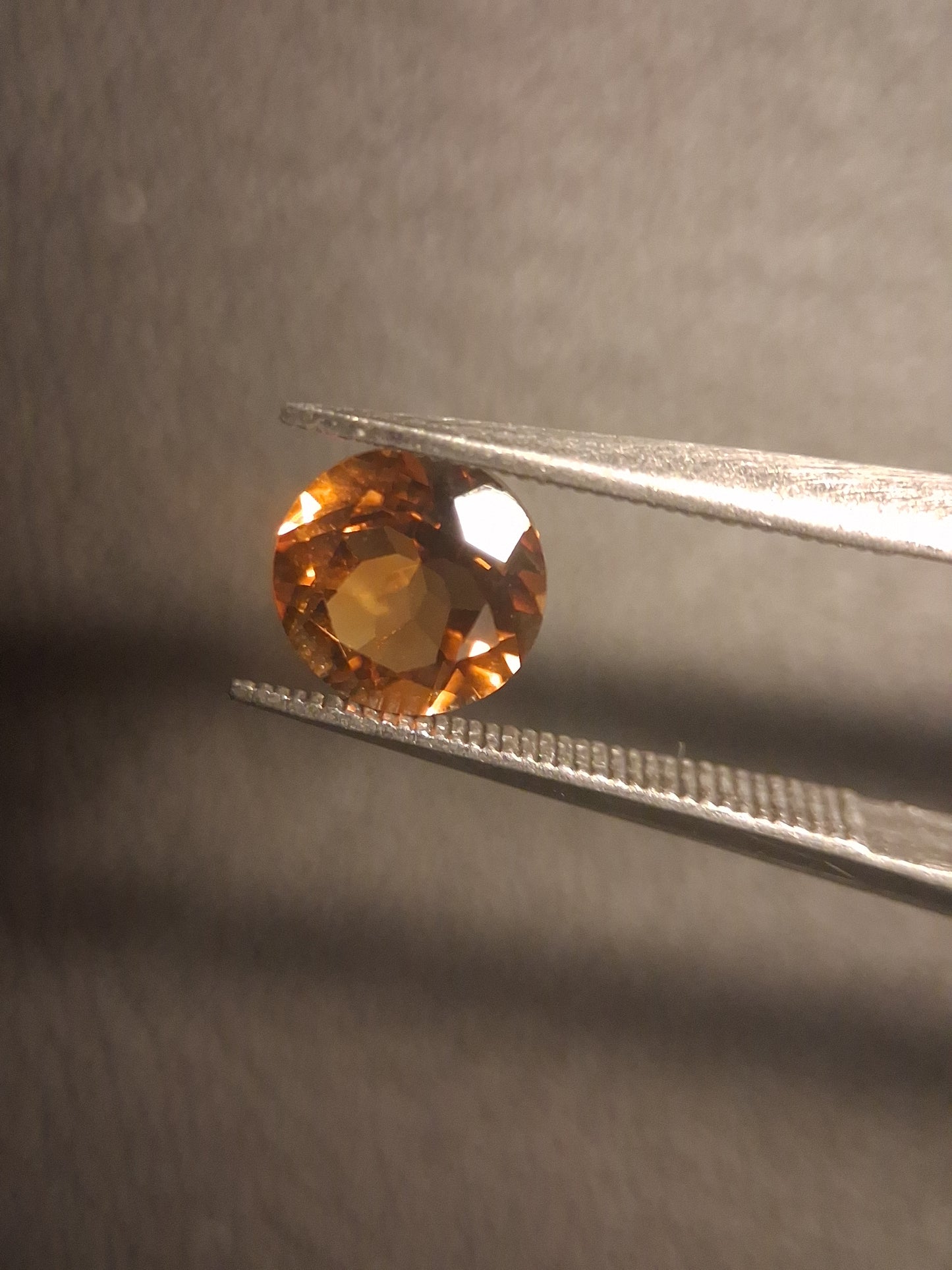 Gemma di Citrino Naturale – Taglio Rotondo Sfaccettato Giallo 6x6 mm | Pietra di Citrino Sciolta 0,740 ct